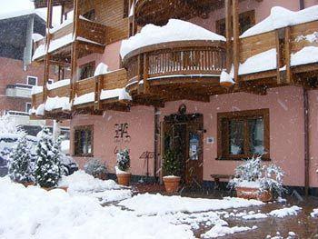 Arisch Hotel