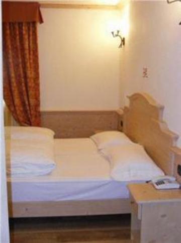 Arisch Hotel 4*