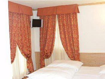 Hotel Arisch 4*